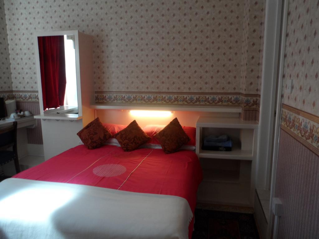 Galway Guest House Weymouth Oda fotoğraf